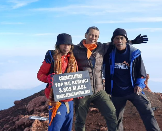 Saat Aki-aki dari Cirebon-Purwokerto Road Trip 4 Ribu Km, Niat Mendaki Gunung Selamet, “Nyasar” ke