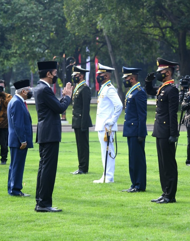 Presiden Jokowi Lantik 700 Perwira Remaja TNI-Polri