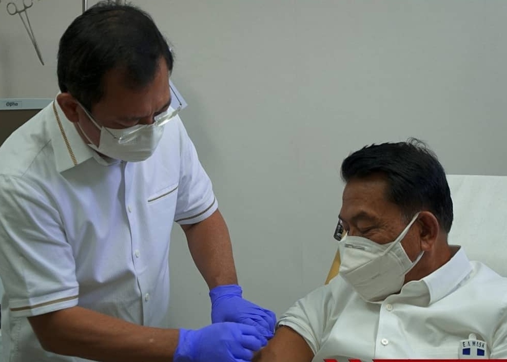 Jos… Moeldoko Disuntik Terawan Pakai Vaksin Nusantara