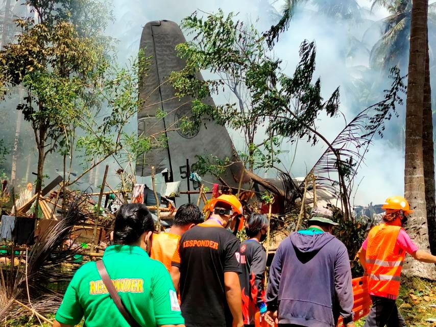 Pesawat Militer Jatuh dan Terbakar, 17 Orang Tewas