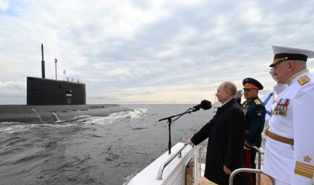 Putin Tegaskan Angkatan Laut Rusia Mampu Menyerang Musuh Tanpa bisa Dihalau