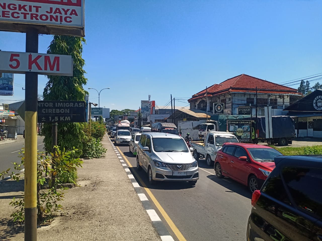 Macet-macet Penutupan Jalan, Kapolres Cirebon Kota: Masyarakat kan Sudah Tahu yang Boleh Masuk Kerja