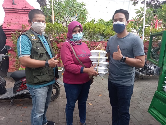 Semoga Cepat Sembuh, Warga Kota Cirebon yang Sedang Isoman Dapat Bantuan Paket Makanan