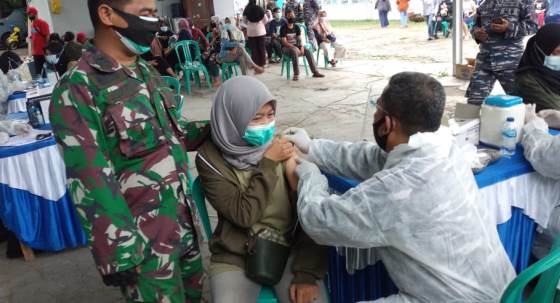 Serbuan Vaksinasi Lanal Cirebon, Menyasar Warga Sekitar