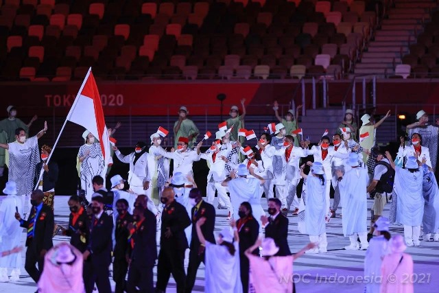 Kontingen Indonesia Tampil Elegan di Opening Olimpiade Tokyo