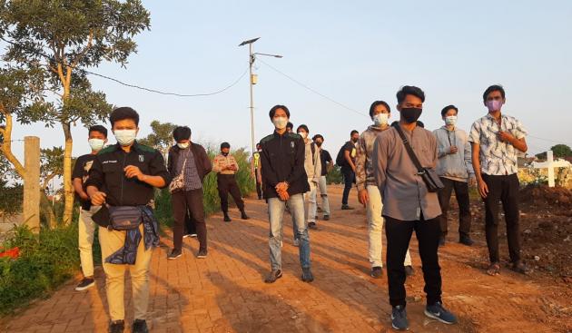 Mahasiswa Demo Tolak PPKM, Diajak Lihat ke Kuburan Covid-19