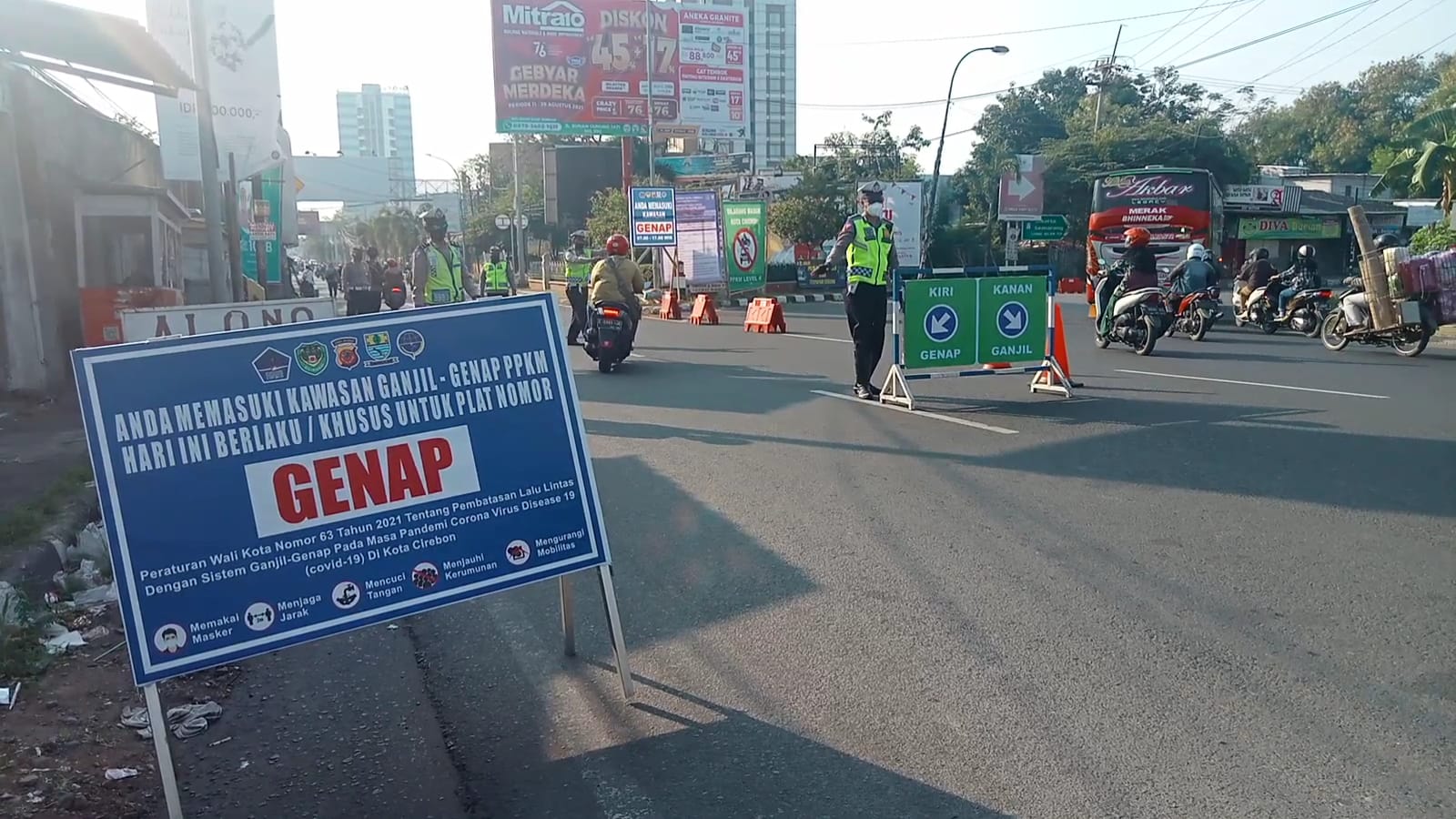 Kota Cirebon Masih Level 4, Walikota: Silakan dari Pusat, dari Jawa Barat Cek di Lapangan