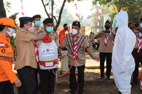 Peringati Hari Pramuka, Sekolah di Kabupaten Cirebon Disemprot Disinfektan