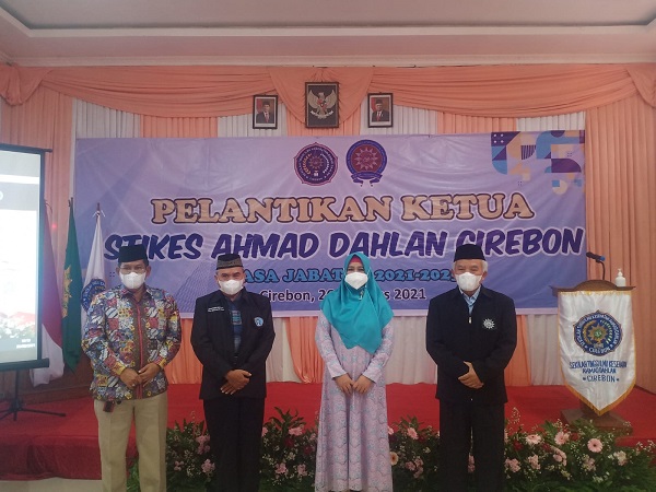 STIKes Ahmad Dahlan Cirebon Lantik Ketua Pertama