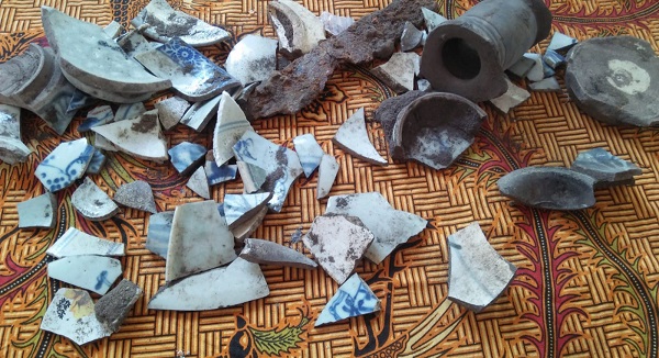 Pecahan Keramik di Alun-alun Kasepuhan Diduga Berumur Ratusan Tahun