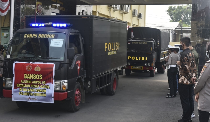 Alumni AKPOL 1993 Batalyon Pesat Gatra Bagi 200 Paket Sembako Untuk Pesantren