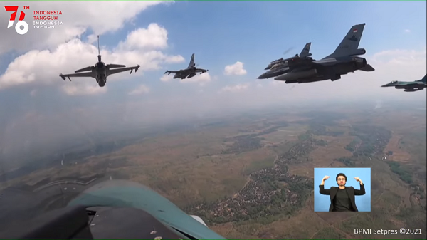 Keren! Elang-elang Penjaga Tanah Air Fly Pass F-16 Fighting Falcon di Atas Istana Merdeka, Ucapkan Selamat HUT