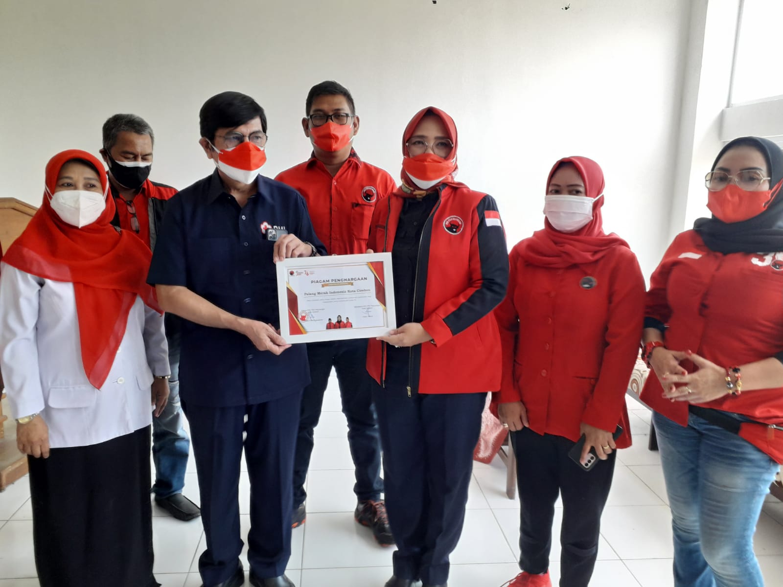 Hore! Nakes dan Relawan PMI Kota Cirebon Dapat Apresiasi dari PDI Perjuangan