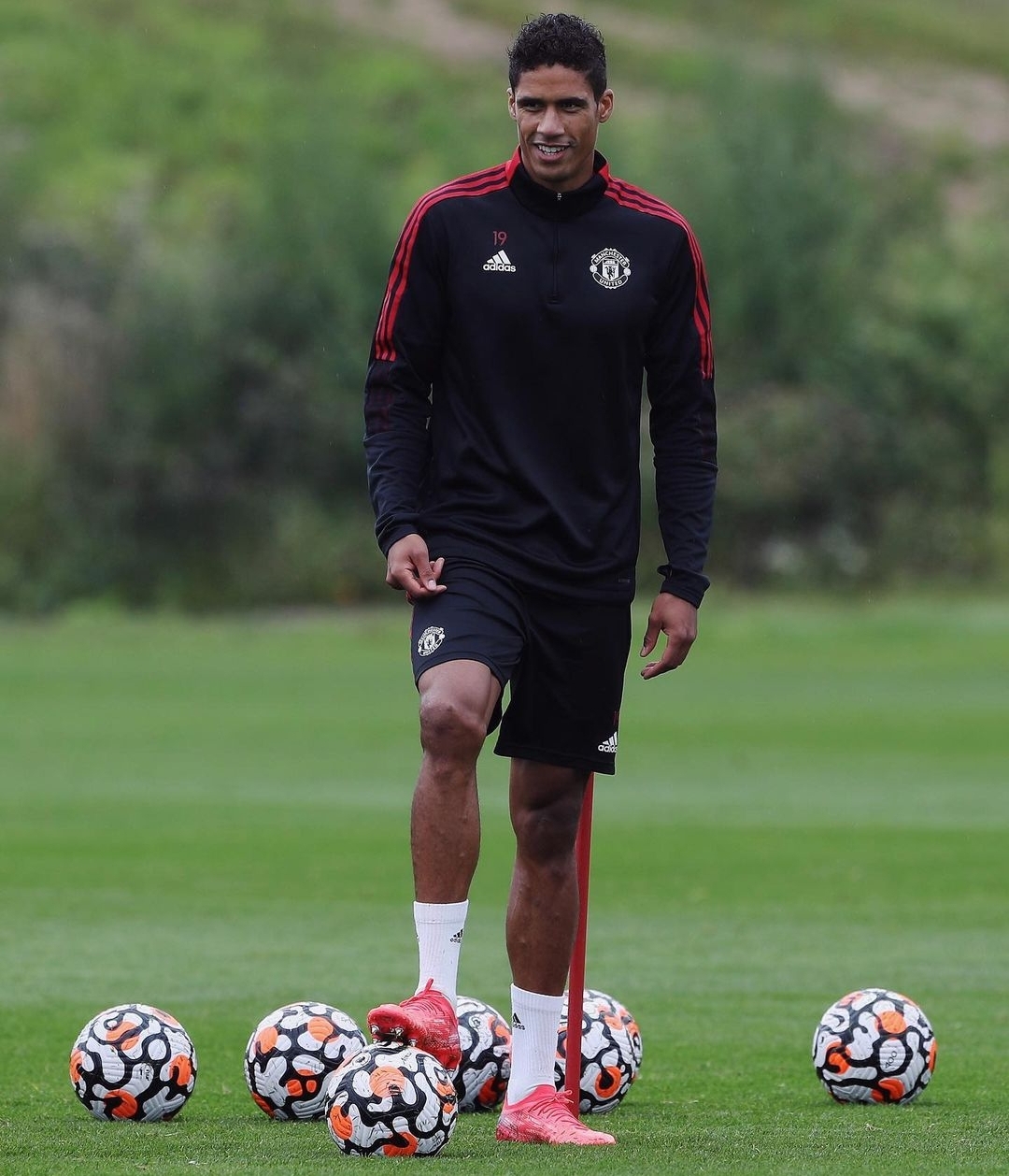 Gabung Dengan MU, Raphael Varane: Momen yang Bagus Untuk Move On