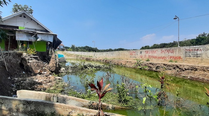 Tanggul Sungai Cimanuk Ambles, 6 Rumah Rusak, 2 Keluarga Mengungsi