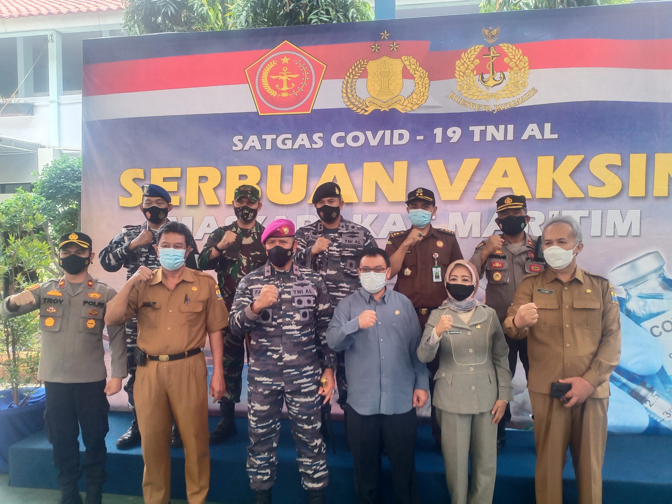Danlatamal Tinjau Vaksinasi di SMAN 1 Kota Cirebon
