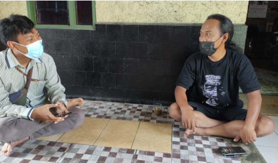 Jangan Nyinyir Dulu, Ini Pengakuan Agus yang Terjun ke Got Demi Kaos Jokowi saat Kunjungan ke Cirebon