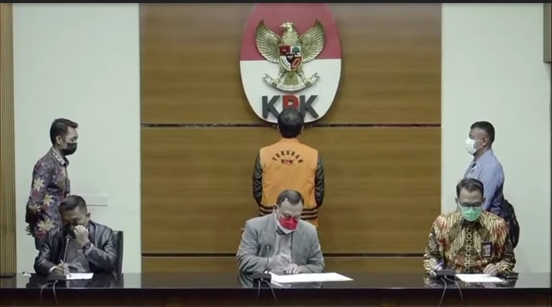 Penampakan Wakil Ketua DPR RI Jadi Tersangka KPK dan Pakai Rompi Oranye