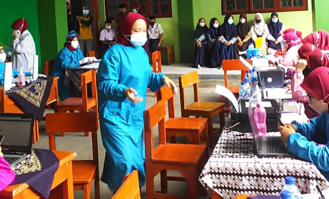 Ratusan Pelajar SMP Tolak Vaksinasi
