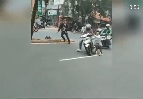 Motor Dirampas Debt Collector, Driver Ojol Ini Terseret-seret di Jalanan