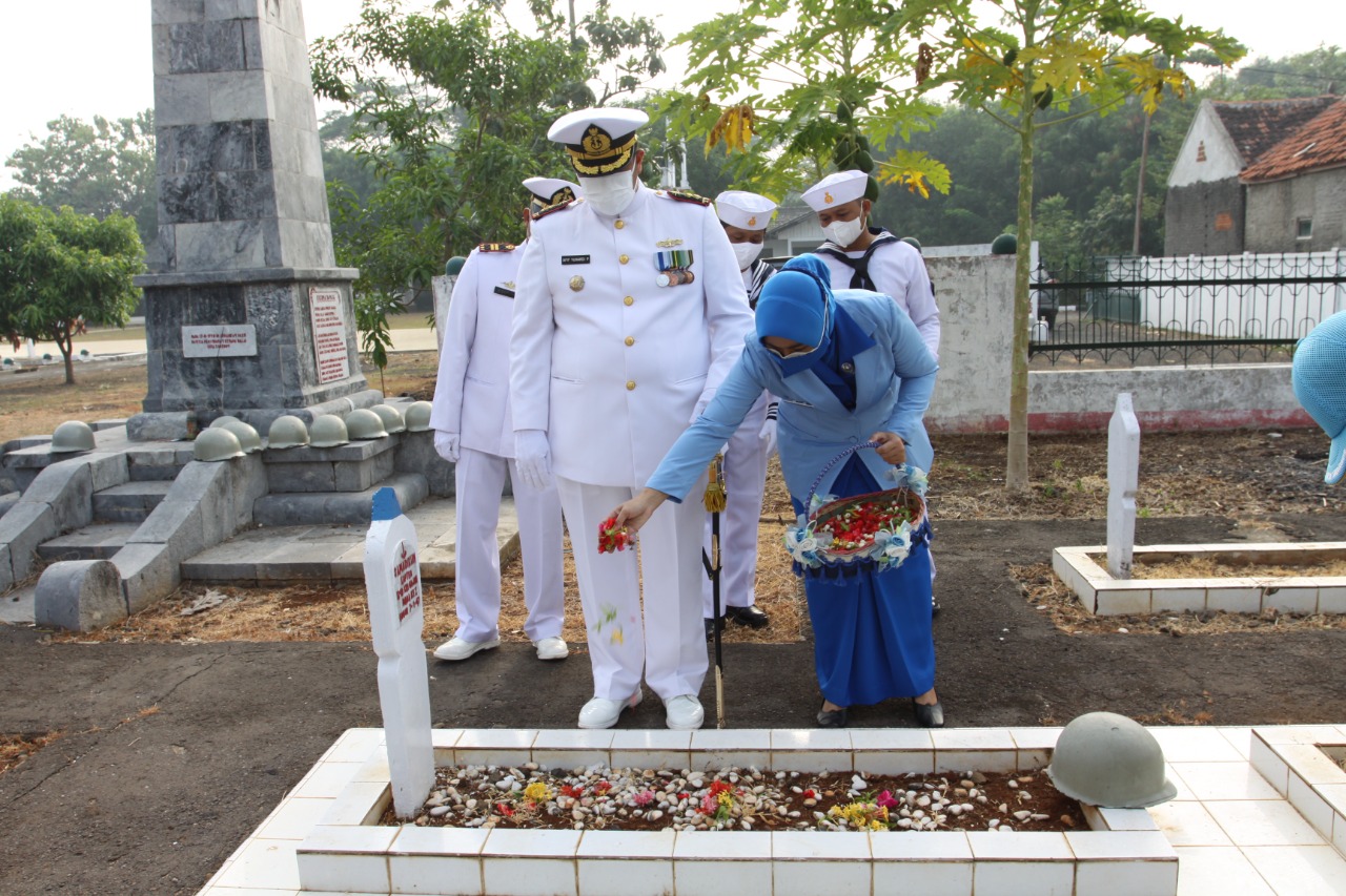 Peringati HUT Ke-76 TNI AL, Lanal Cirebon Lakukan Ini