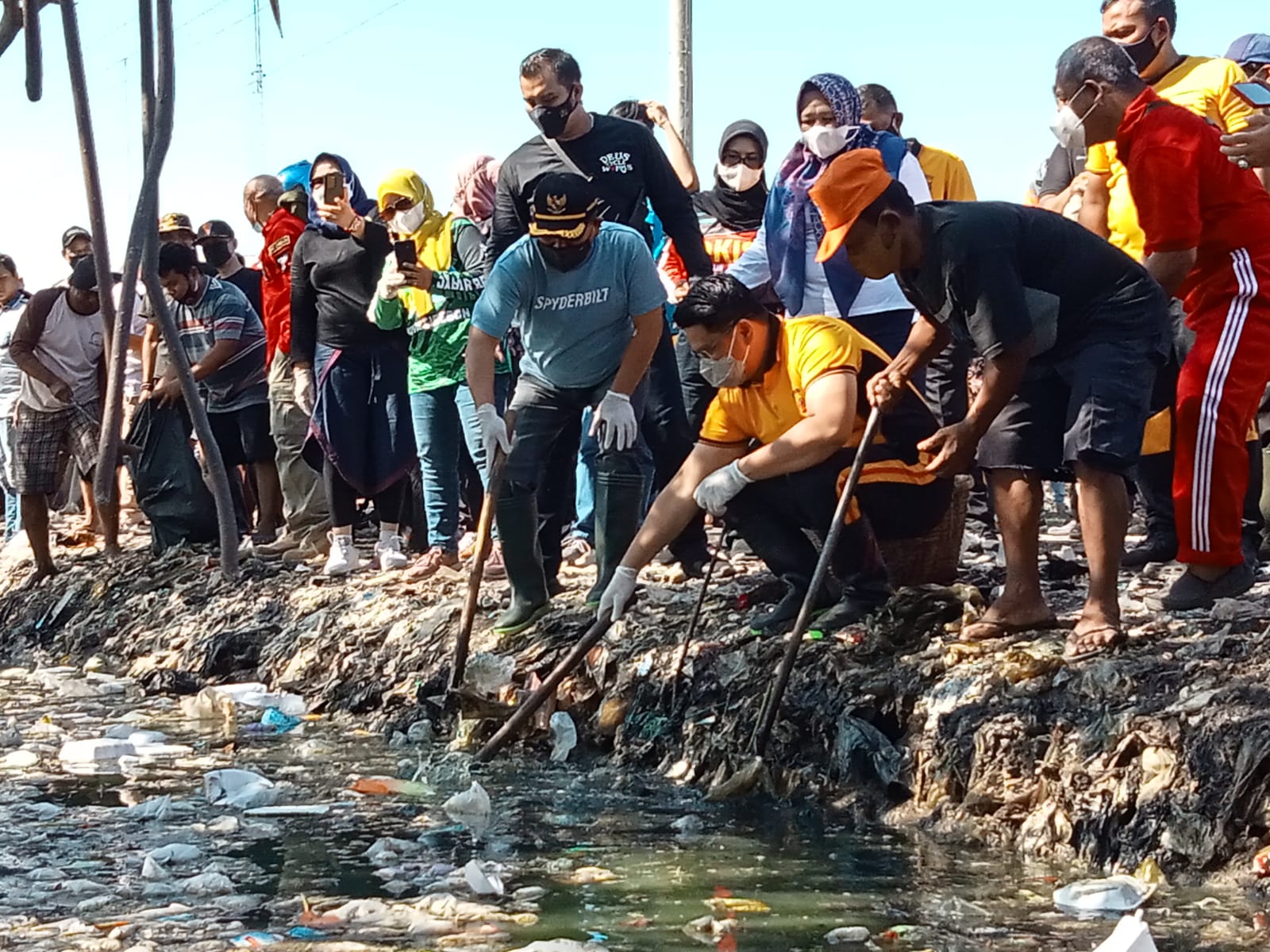 Ngurug Empang Pakai Sampah, Walikota Cirebon: Dilarang