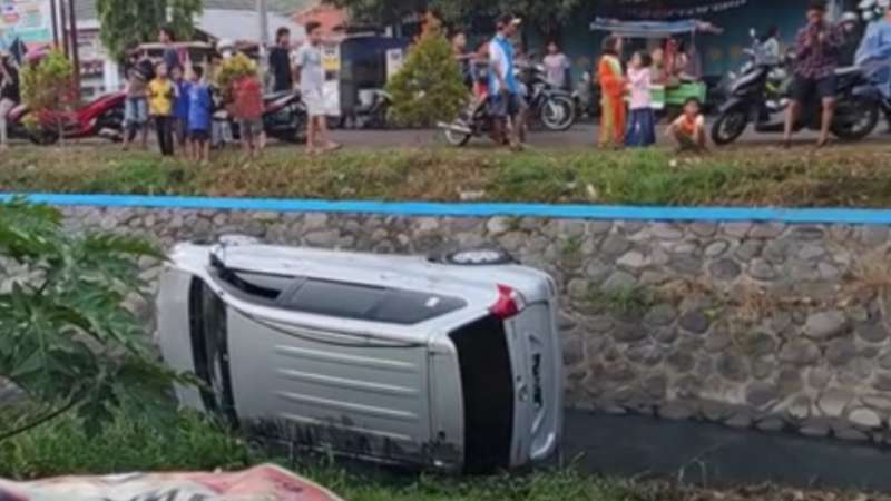 Mau Malam Mingguan, Mobil yang Ditumpangi 4 Remaja Terjun ke Sungai