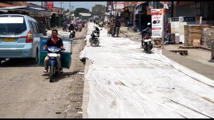 Banyak Jalan Tak Ada Drainase, Peningkatan Jalan Harus Disertai Perbaikan dan Pembangunan Drainase