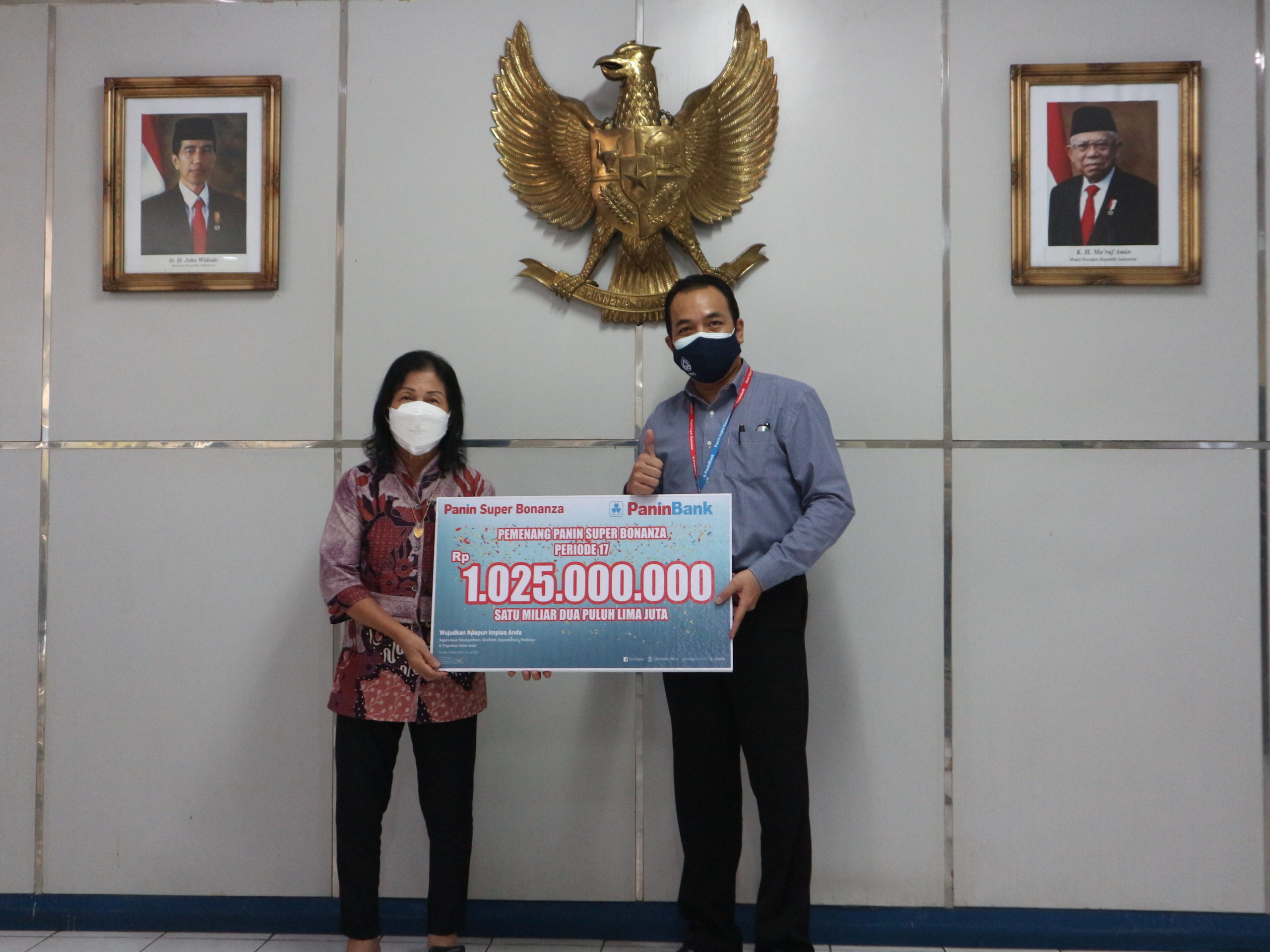 Panin Bank Cirebon Serahkan Hadiah Periode 17