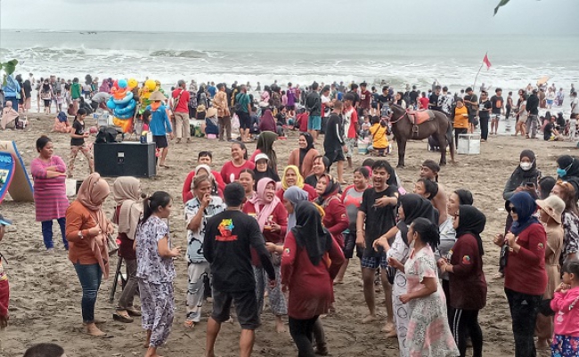 Wisata Dibuka, Dangdutan OK Pangandaran Level 2, BOR di Kota Bandung 19,8 Persen