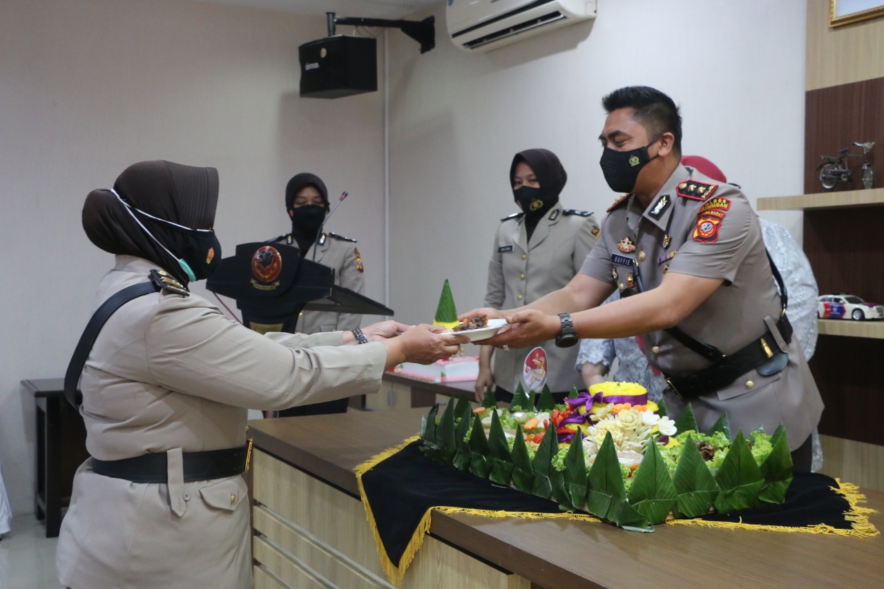 Syukuran HUT ke-73 Polwan Digelar Sederhana