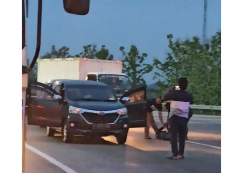 Heboh Penangkapan Pelaku Penipuan di Exit Tol Palimanan, Digerebek Polisi