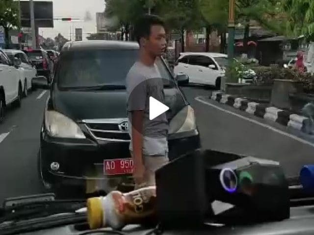 Viral Mobil Plat Merah Dinkes Halangi Ambulans, Begini Kronologi Kejadiannya