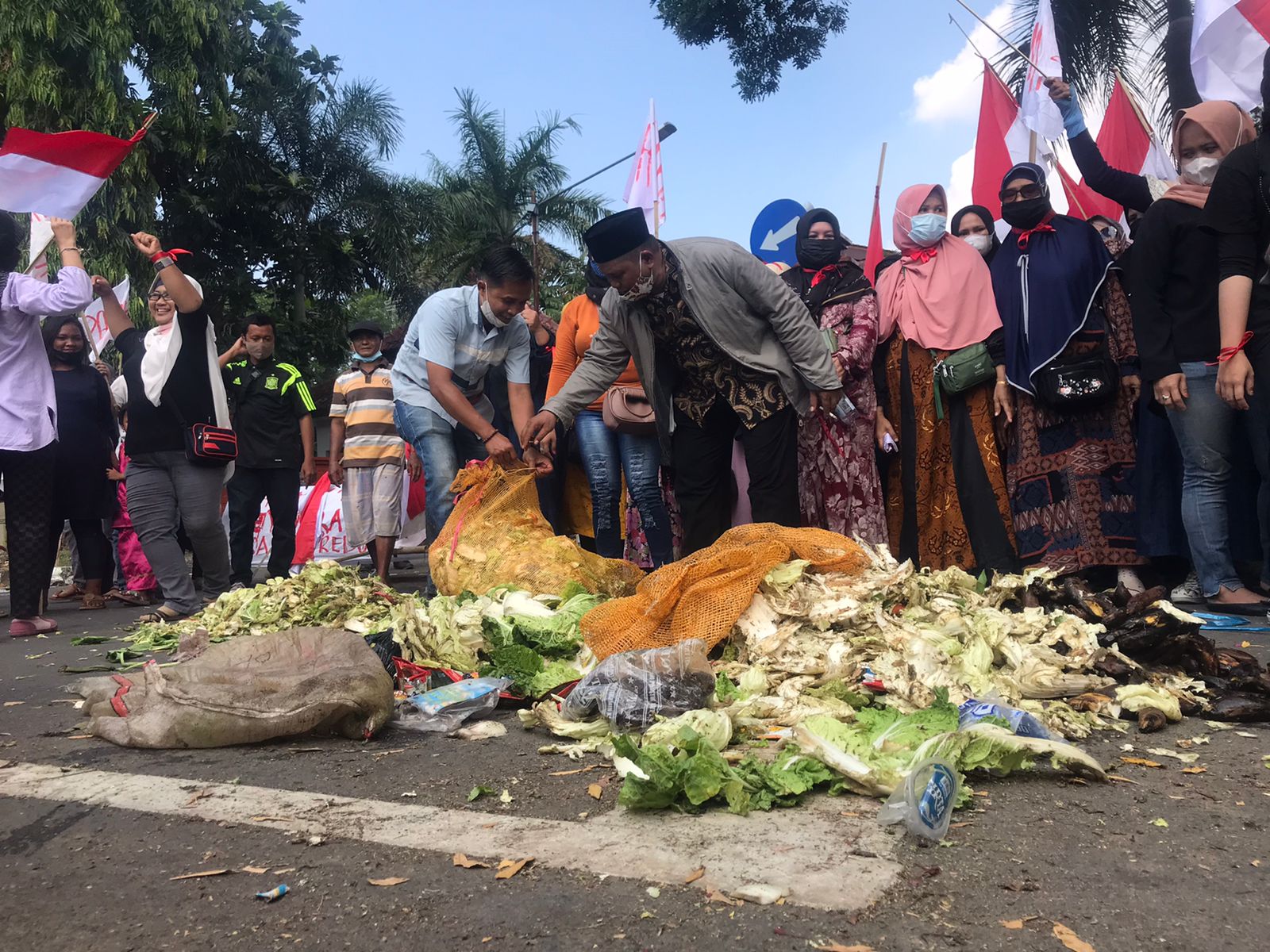 Pedagang Pasar Jungjang Merasa Dibohongi Ketua DPRD Kabupaten Cirebon