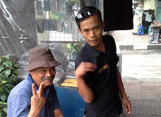 Ade Londok Gagal Jadi Selebritis, Sekarang Jadi Penjahit Pinggir Jalan