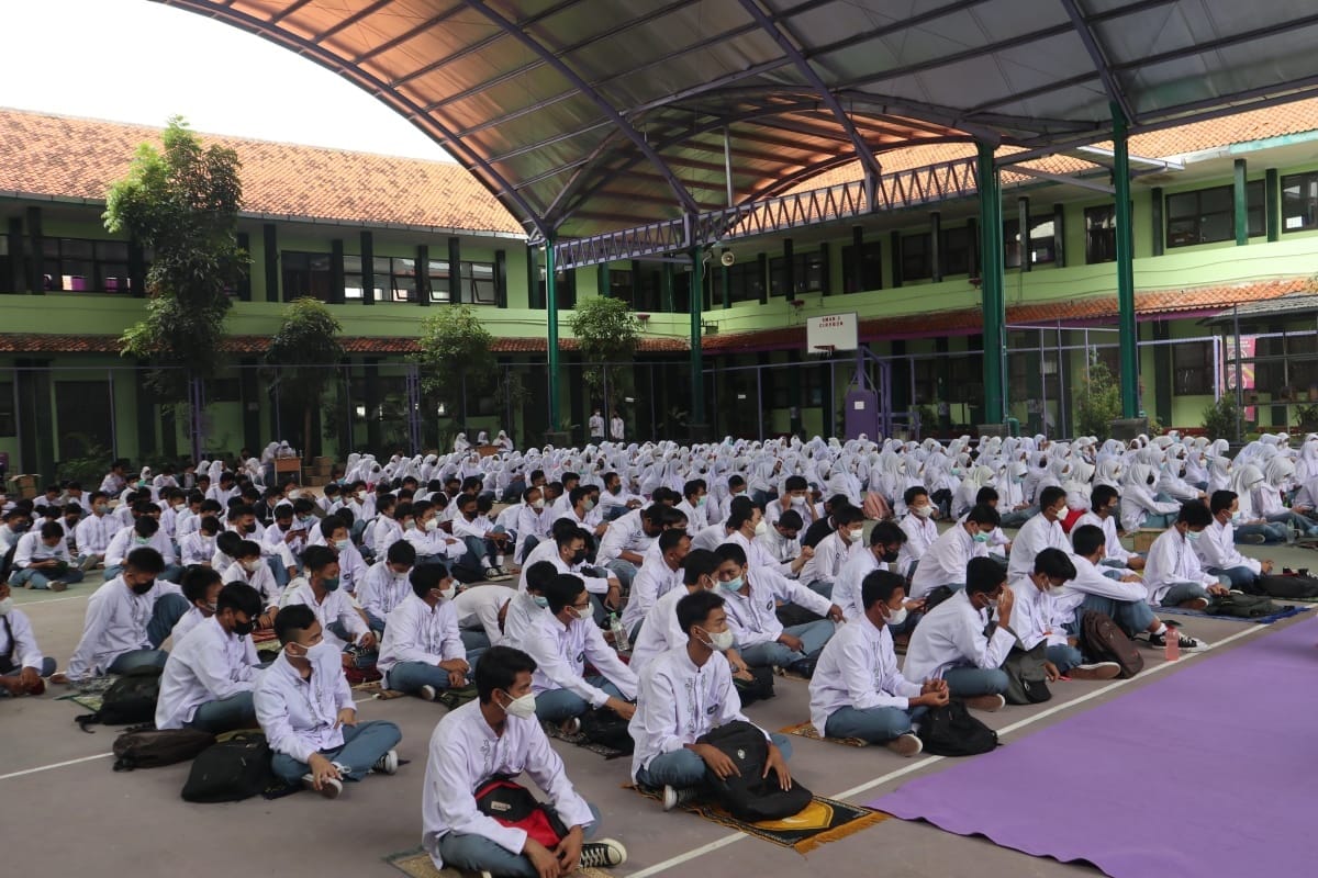 Peringati Maulid Nabi dan Hari Santri, SMAN 3 Cirebon Hadirkan Dai Kondang