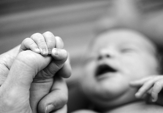 Penyebab dan Cara Mengatasinya Bayi Menangis Setelah Disusui