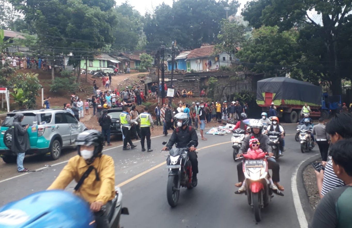 Kecelakaan Maut Tanjungsari Sumedang Hari Ini, Rem Blong, Truk Tabrak 3 Mobil dan 2 Motor