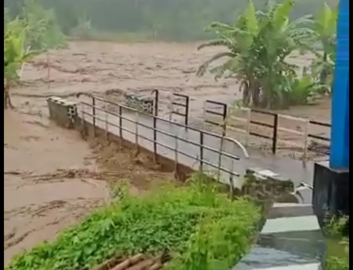 Banjir Bandang Terjang Garut, Jembatan Putus