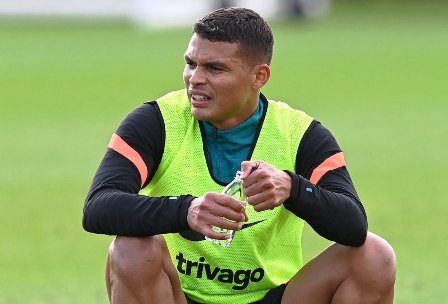 Beraninya Thiago Silva Mengejek Legenda MU, Paul Scholes