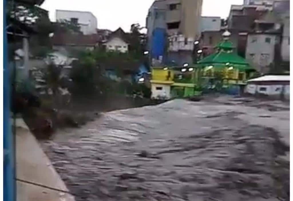 Dahsyatnya Banjir Bandang Kota Batu, Sejumlah Rumah di Kota Malang Ikut Terendam