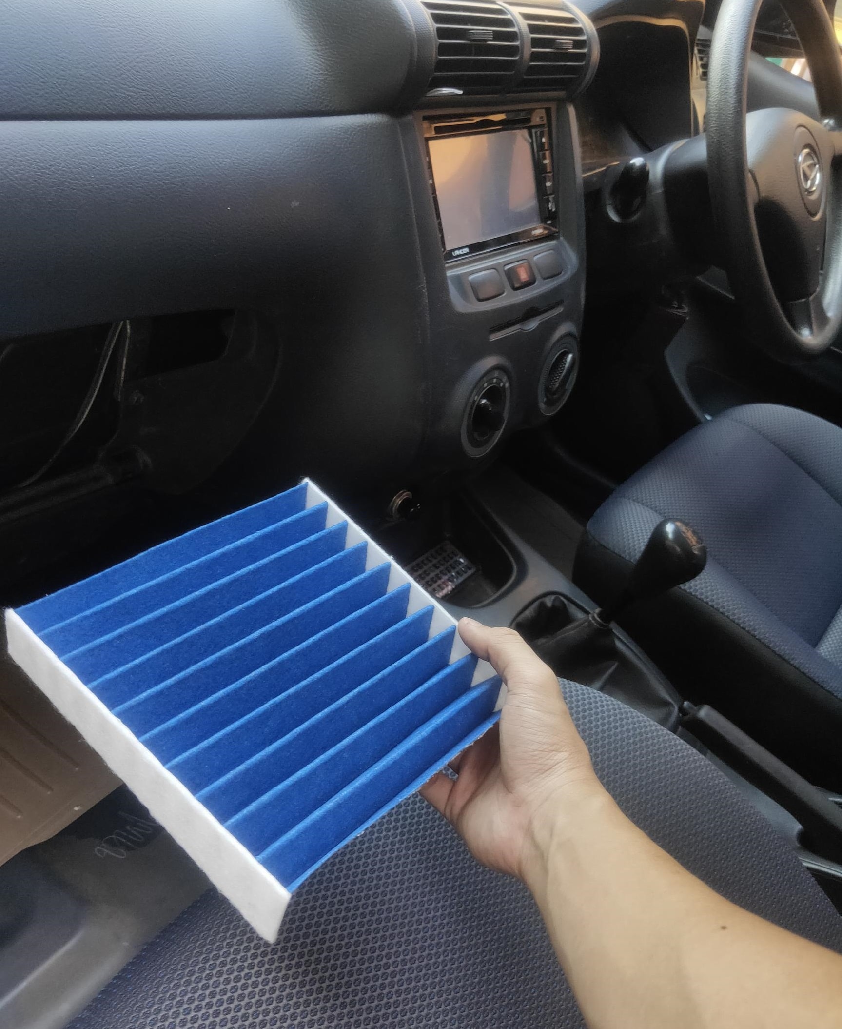 Jaga Kesehatan dan Kebersihan Udara Kabin Mobil dengan Daihatsu Cabin Air Filter – Antibacterial