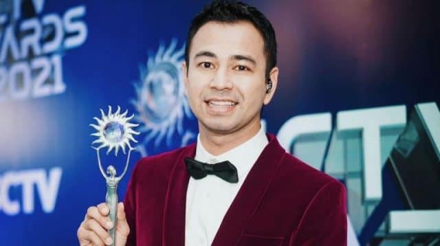 Berkah Baby R, Raffi Ahmad Raih Piala Presenter Paling Ngetop SCTV Awards 2021