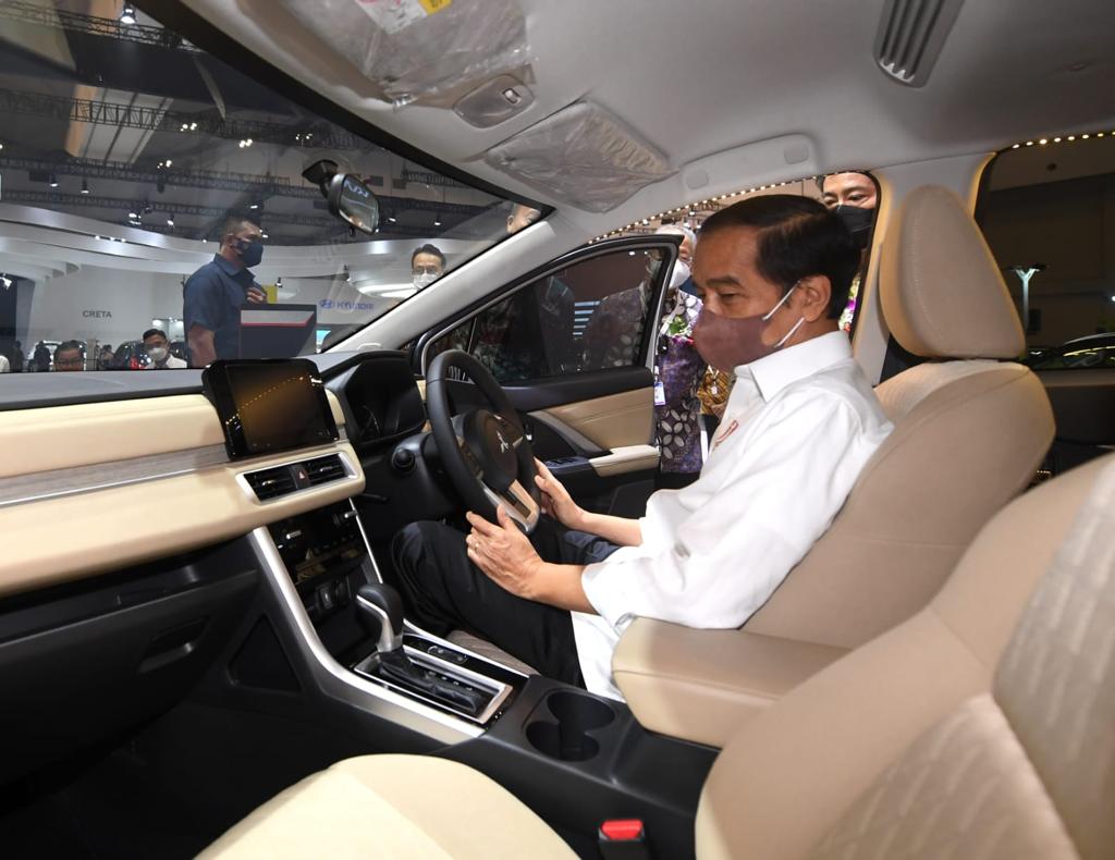 Presiden Kunjungi Booth Mitsubishi Motors