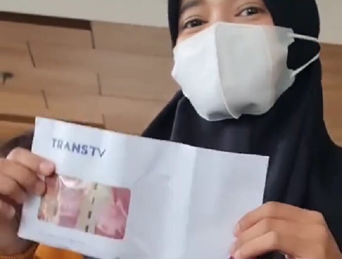 Jadi Viral, Resa Bersuara Mirip Nike Ardilla Pamer Uang dari Televisi