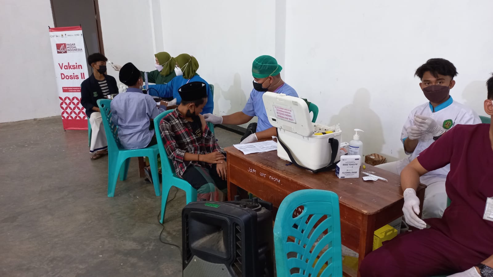 Bantu Turunkan Level PPKM Kab Cirebon, BEI Jabar dan OJK Cirebon Gelar Vaksinasi di Pondok Buntet Pesantren