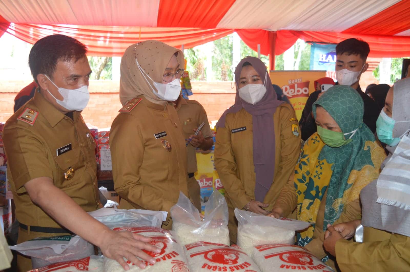 Pemkab Cirebon Gelar Bazar Murah, Wabup Ayu: Wujud Tanggungjawab Pemerintah Bantu Masyarakat