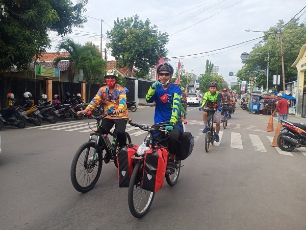 Fauzan, Naik Haji Pakai Sepeda, Berangkat dari Magelang, Singgah di Cirebon