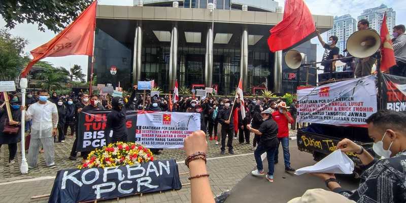 Pendemo Minta Jokowi Gratiskan Tes PCR