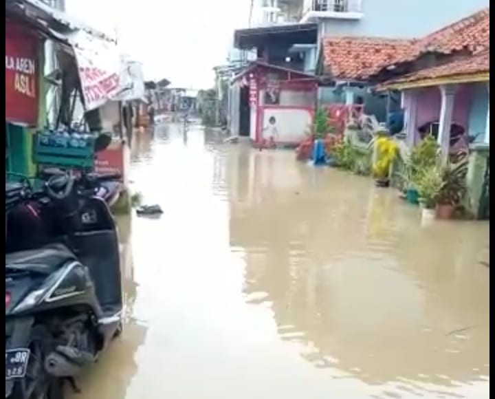 Desa Gebang Mekar Direndam Banjir Rob, Sungai Meluap